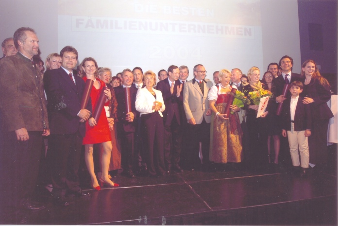 2004 - Auszeichnung als 9. ältester Familienbetrieb Österreichs © Wirtschaftsblatt